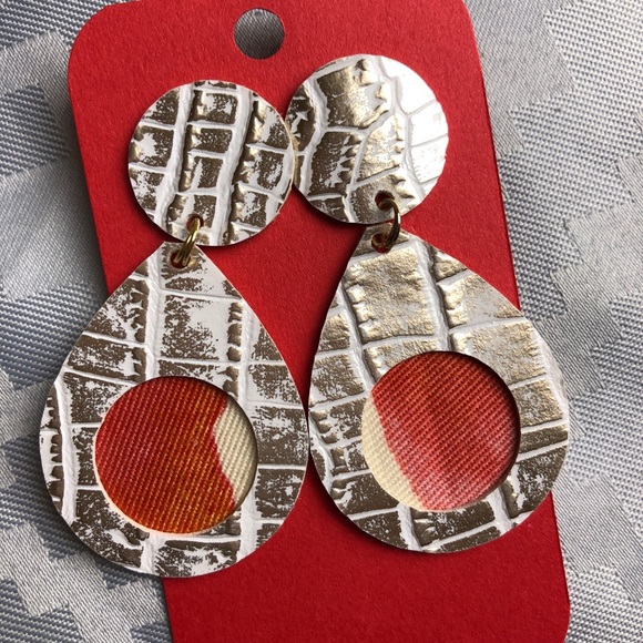 NWT Earrings 2 Pair Set, Faux Leather light weight - Picture 6 of 8